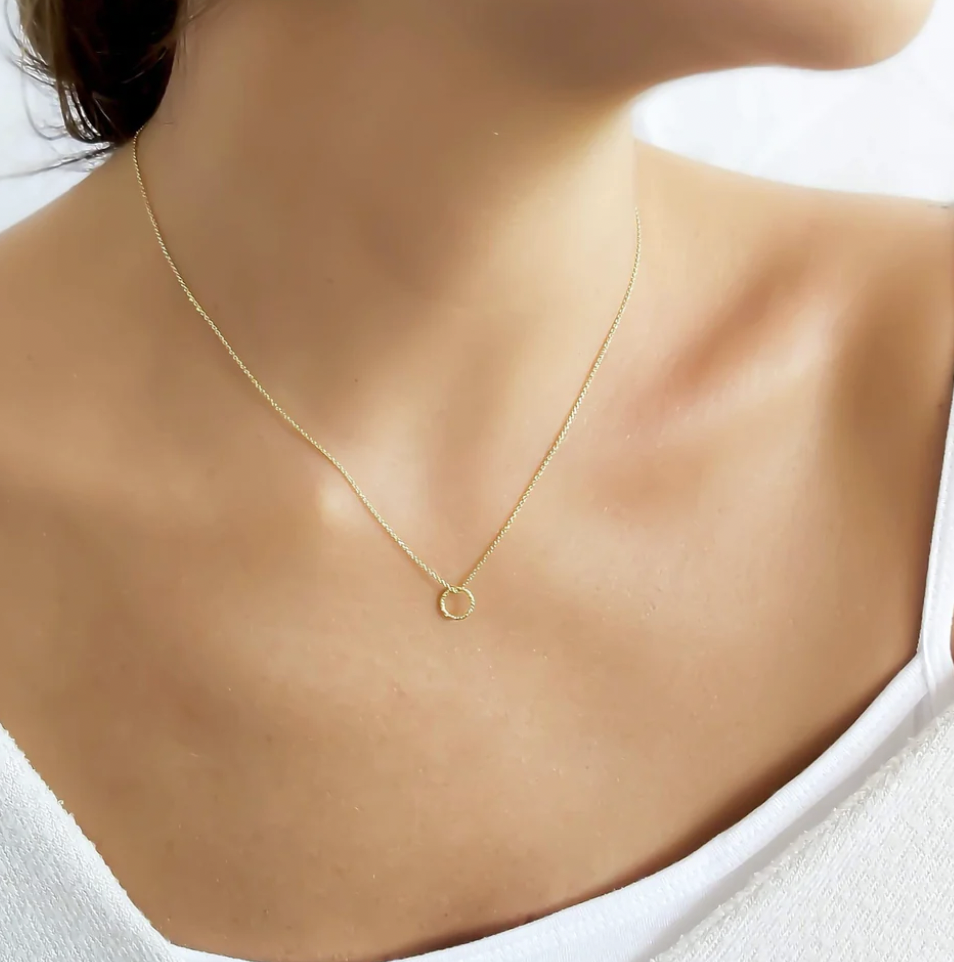Dainty gold necklace